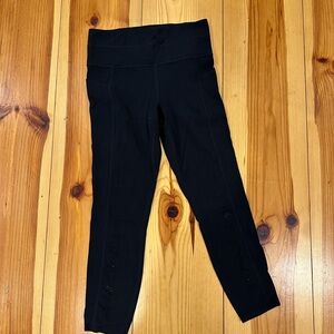 Athleta 7/8 legging in black size medium. gently worn